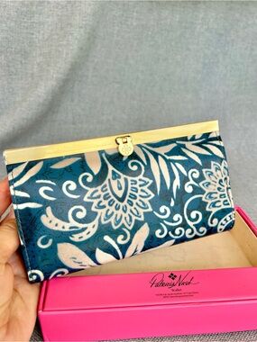 Patricia Nash RFID protection Leather 10 card slots wallet Greek Floral in box